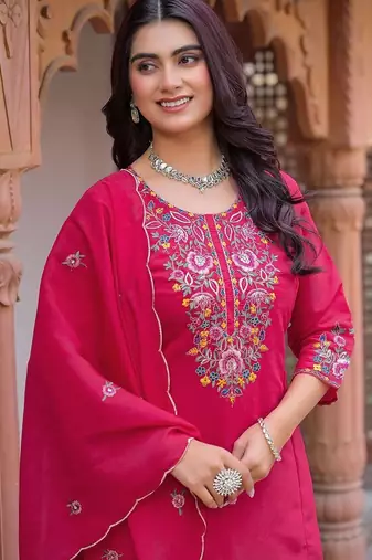 Women Floral Embroidered Regular Thread Work Kurta with Trousers & With Dupatta