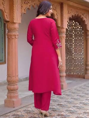 Women Floral Embroidered Regular Thread Work Kurta with Trousers & With Dupatta 4