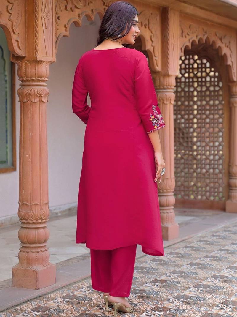 Women Floral Embroidered Regular Thread Work Kurta with Trousers & With Dupatta
