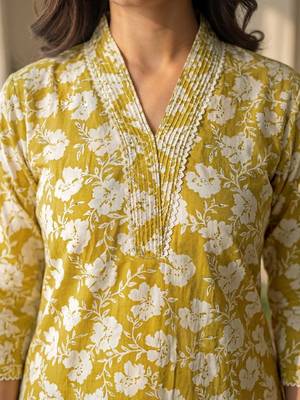 Women Floral Printed Regular Pure Cotton Kurta with Trousers & With Dupatta 4