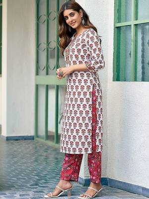 Women Floral Printed Regular Kurta with Trousers & With Dupatta 3