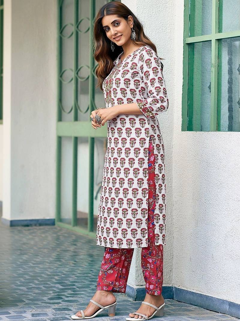 Women Floral Printed Regular Kurta with Trousers & With Dupatta