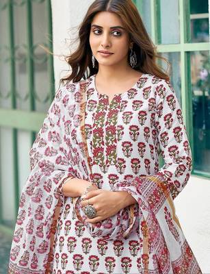 Women Floral Printed Regular Kurta with Trousers & With Dupatta 6