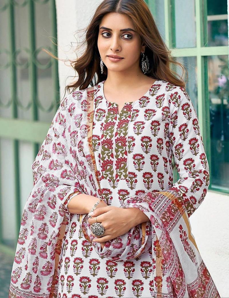 Women Floral Printed Regular Kurta with Trousers & With Dupatta