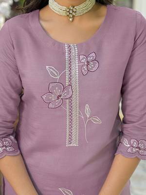 Women Floral Embroidered Regular Thread Work Kurta with Trousers & With Dupatta 2