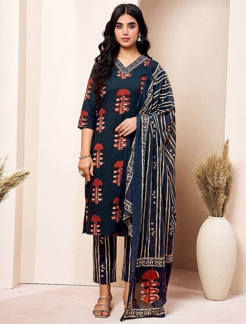 Women Floral Printed Kurta with Trousers & Dupatta