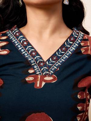 Women Floral Printed Kurta with Trousers & Dupatta 3