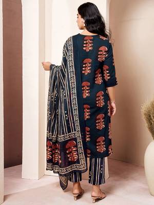 Women Floral Printed Kurta with Trousers & Dupatta 5
