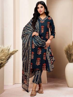 Women Floral Printed Kurta with Trousers & Dupatta 6