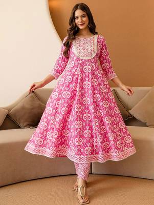 Women Ethnic Motifs Printed Anarkali Kurta with Churidar 1