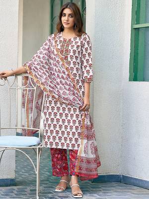 Women Floral Printed Kurta with Trousers & Dupatta 1