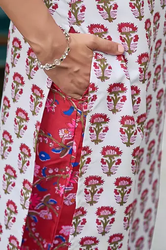 Women Floral Printed Kurta with Trousers & Dupatta