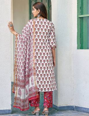Women Floral Printed Kurta with Trousers & Dupatta 4