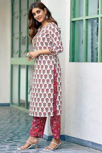 Women Floral Printed Kurta with Trousers & Dupatta