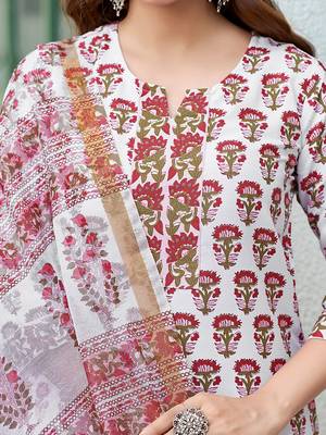 Women Floral Printed Kurta with Trousers & Dupatta 6