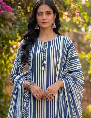 Women Printed Regular Pure Cotton Kurta with Trousers & With Dupatta 2