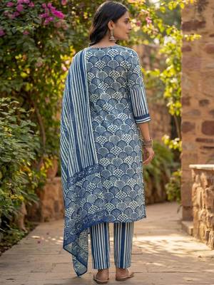 Women Printed Regular Pure Cotton Kurta with Trousers & With Dupatta 3
