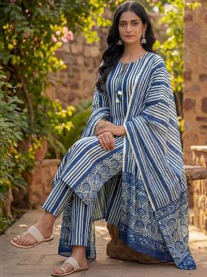 Women Printed Regular Pure Cotton Kurta with Trousers & With Dupatta 4