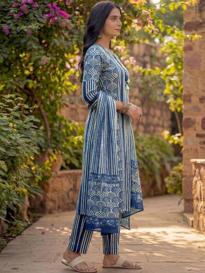 Women Printed Regular Pure Cotton Kurta with Trousers & With Dupatta