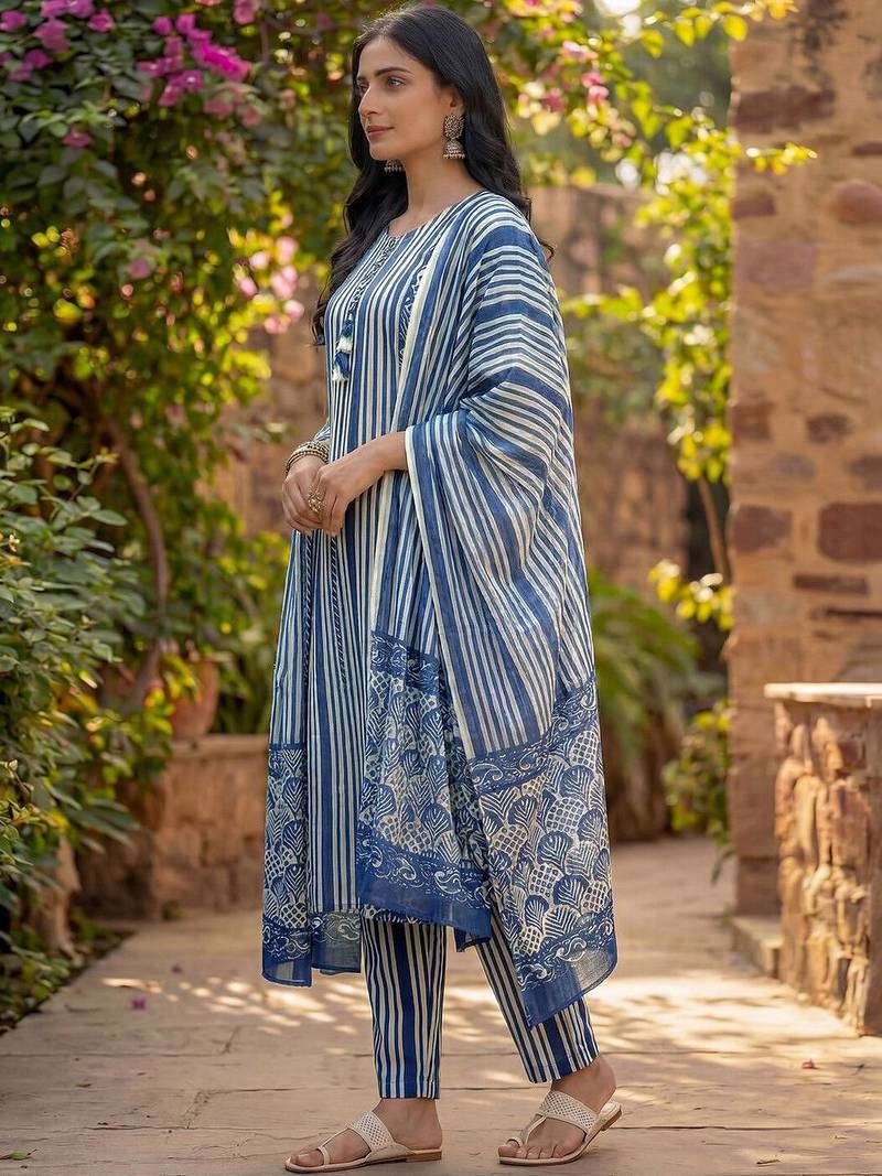 Women Printed Regular Pure Cotton Kurta with Trousers & With Dupatta