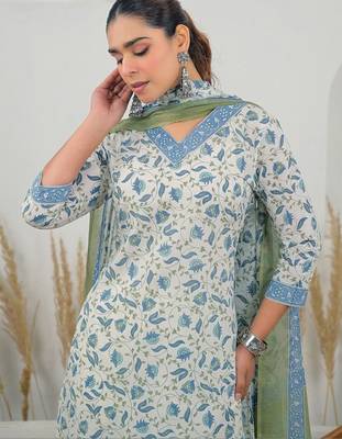 Women Floral Printed Regular Kurta with Trousers & With Dupatta 2
