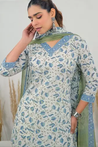 Women Floral Printed Regular Kurta with Trousers & With Dupatta