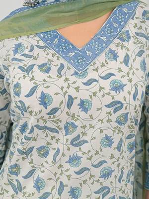 Women Floral Printed Regular Kurta with Trousers & With Dupatta 5