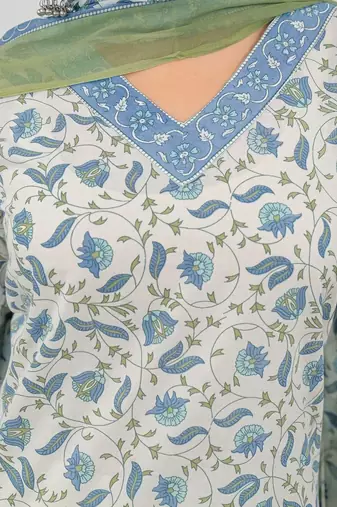 Women Floral Printed Regular Kurta with Trousers & With Dupatta