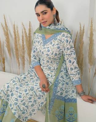 Women Floral Printed Regular Kurta with Trousers & With Dupatta 7