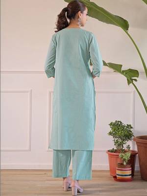 Women Floral Embroidered Regular Thread Work Pure Cotton Kurta with Trousers & With Dupatta 3