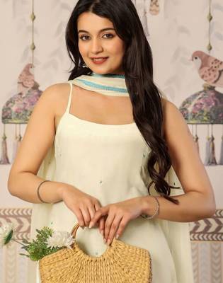 Women Floral Embroidered Regular Thread Work Kurta with Trousers & With Dupatta 2