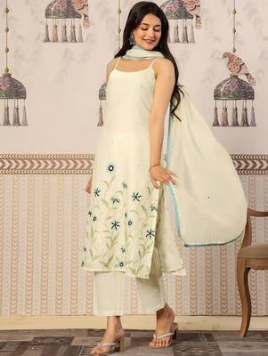 Women Floral Embroidered Regular Thread Work Kurta with Trousers & With Dupatta 7