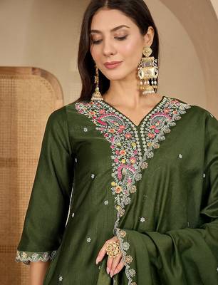 Ethnic Motifs Embroidered Thread Work Kurta With Trousers & Dupatta 2