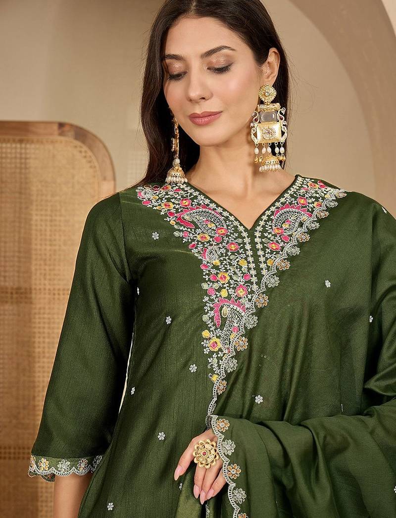 Ethnic Motifs Embroidered Thread Work Kurta With Trousers & Dupatta