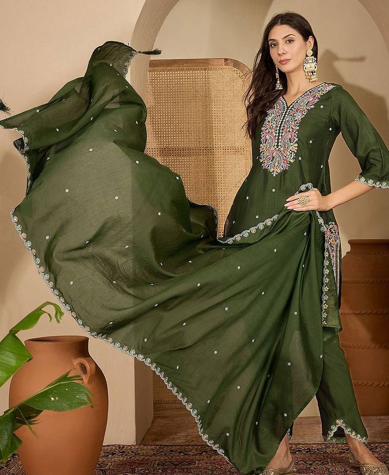 Ethnic Motifs Embroidered Thread Work Kurta With Trousers & Dupatta