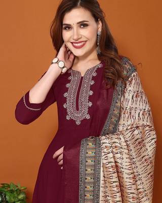 Women Floral Embroidered Kurta with Trousers & Dupatta 2
