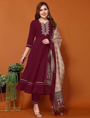Women Floral Embroidered Kurta with Trousers & Dupatta 1
