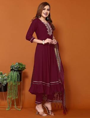 Women Floral Embroidered Kurta with Trousers & Dupatta 5