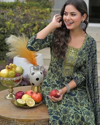 Women Floral Printed Regular Mirror Work Kurta with Trousers & With Dupatta 2