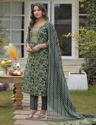 Women Floral Printed Regular Mirror Work Kurta with Trousers & With Dupatta 4