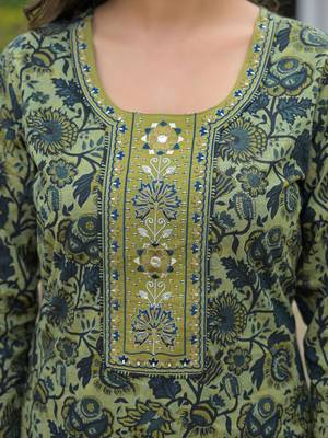 Women Floral Printed Regular Mirror Work Kurta with Trousers & With Dupatta 6