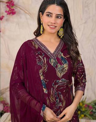 Women Floral Printed Regular Thread Work Kurta with Trousers & With Dupatta 2
