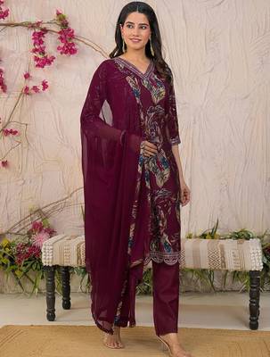 Women Floral Printed Regular Thread Work Kurta with Trousers & With Dupatta 6