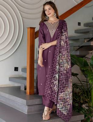 Women Floral Embroidered Sequinned Kurta with Trousers & Dupatta 1