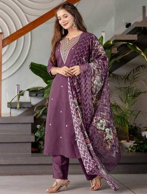 Women Floral Embroidered Sequinned Kurta with Trousers & Dupatta 5