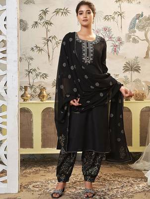 Women Ethnic Motifs Embroidered Kurta with Trousers & Dupatta 1
