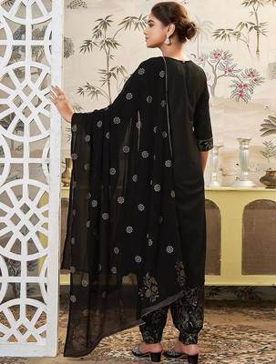 Women Ethnic Motifs Embroidered Kurta with Trousers & Dupatta 3