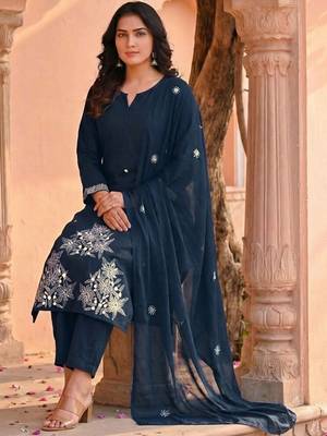Women Ethnic Motifs Embroidered Regular Thread Work Kurta with Trousers & With Dupatta 1