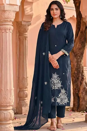 Women Ethnic Motifs Embroidered Regular Thread Work Kurta with Trousers & With Dupatta