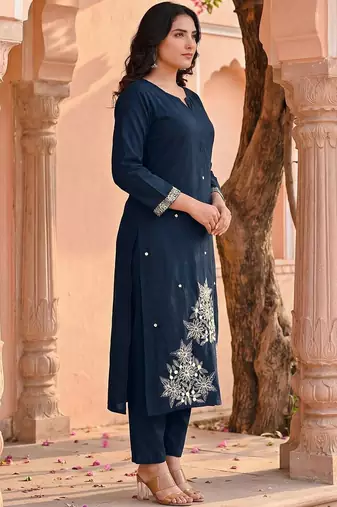 Women Ethnic Motifs Embroidered Regular Thread Work Kurta with Trousers & With Dupatta